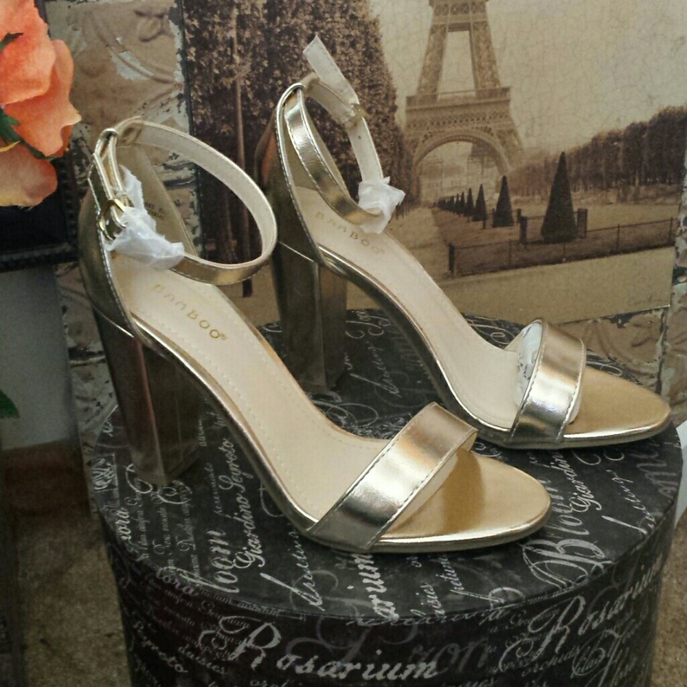 NIB Bamboo Gold Ankle Strap Block High Heel 8.5